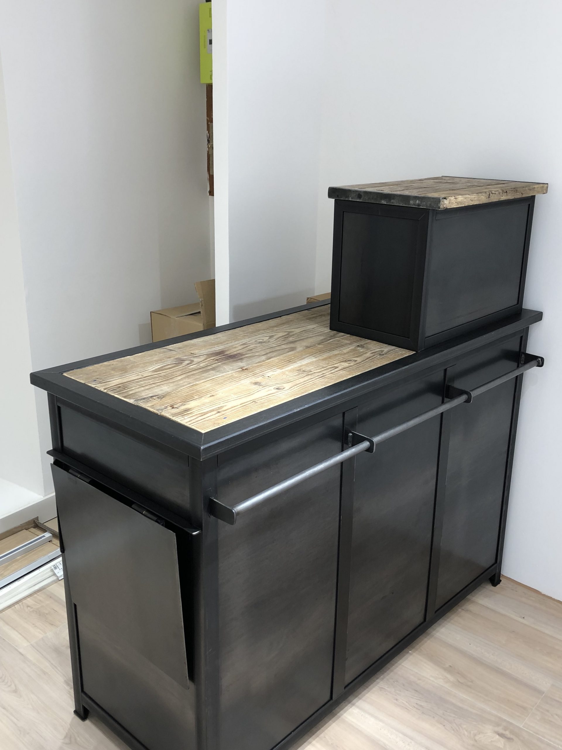 On a transformer un comptoir caisse - Atelier La Repousse